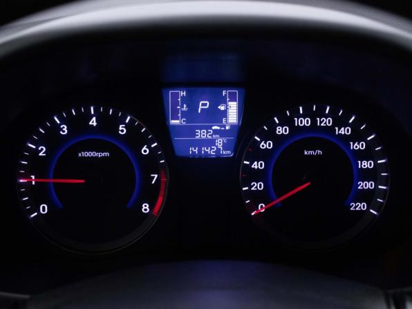 Hyundai Solaris I Рестайлинг с пробегом 2016 года, цена 987 000 рублей, 141376 км, хэтчбек, Автокод Объявления