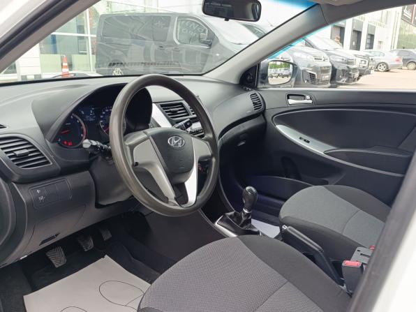 Hyundai Solaris I с пробегом 2014 года, цена 650 000 рублей, 177000 км, седан, Автокод Объявления