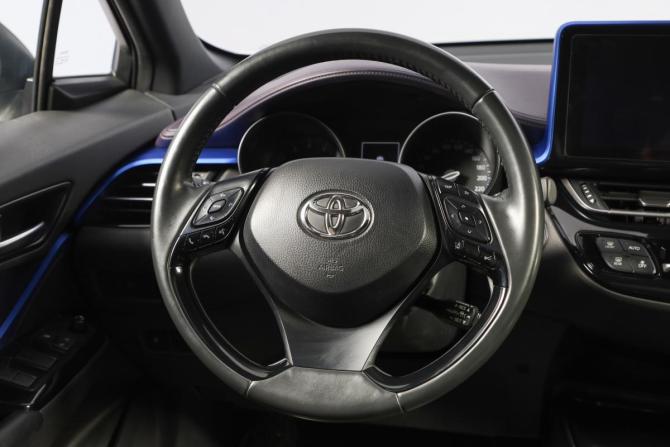 Toyota C-HR I Рестайлинг с пробегом 2020 года, цена 2 799 000 рублей, 28566 км, внедорожник, Автокод Объявления