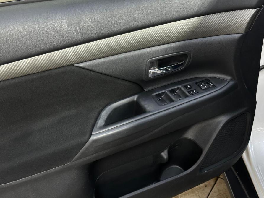 Mitsubishi Outlander III Рестайлинг Санкт-Петербург  - изображение 11