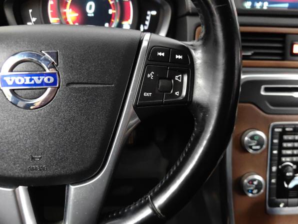 Volvo XC70 II Рестайлинг с пробегом 2015 года, цена 1 748 000 рублей, 297920 км, универсал, Автокод Объявления
