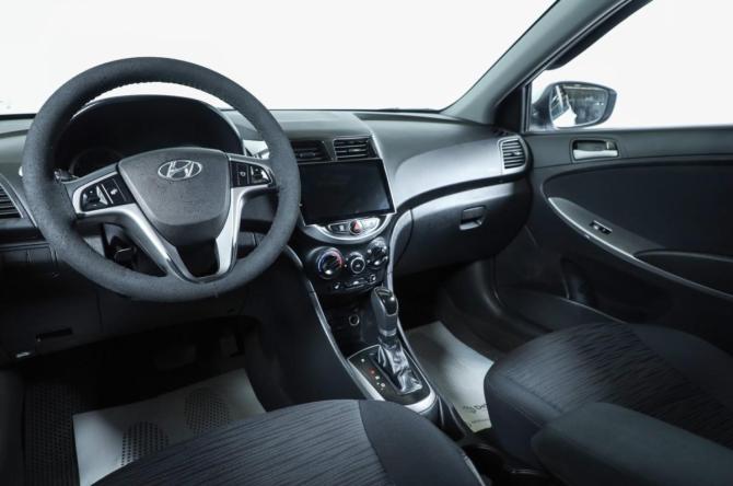 Hyundai Solaris I Рестайлинг с пробегом 2015 года, цена 899 000 рублей, 200000 км, седан, Автокод Объявления