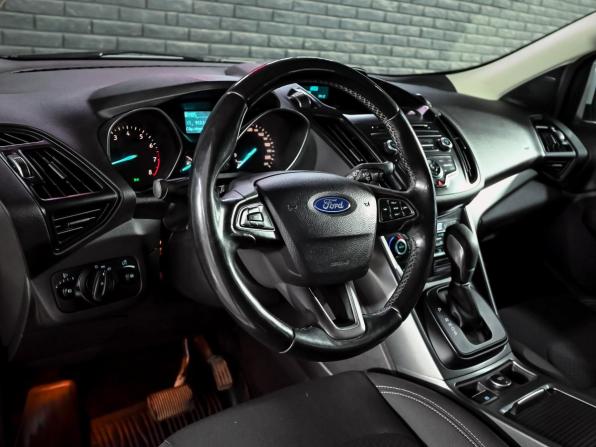 Ford Kuga II Рестайлинг с пробегом 2017 года, цена 1 130 000 рублей, 302039 км, внедорожник, Автокод Объявления