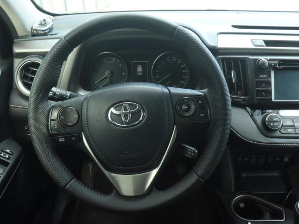 Toyota RAV4 IV (XA40) Рестайлинг с пробегом 2016 года, цена 2 207 000 рублей, 195568 км, внедорожник, Автокод Объявления