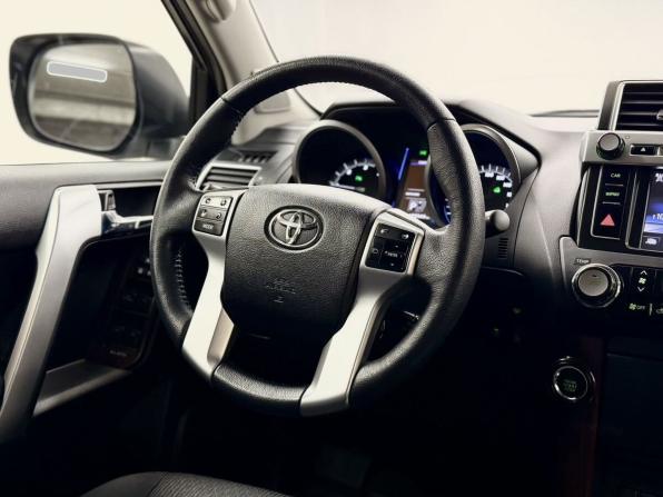 Toyota Land Cruiser Prado 150 Series Рестайлинг 1 с пробегом 2016 года, цена 3 965 000 рублей, 193343 км, внедорожник, Автокод Объявления