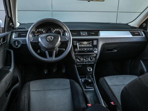 Skoda Rapid I Рестайлинг с пробегом 2017 года, цена 1 099 000 рублей, 102277 км, лифтбек, Автокод Объявления