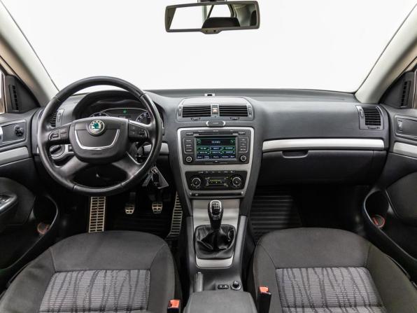 Skoda Octavia II (A5) Рестайлинг с пробегом 2012 года, цена 1 048 000 рублей, 179294 км, лифтбек, Автокод Объявления