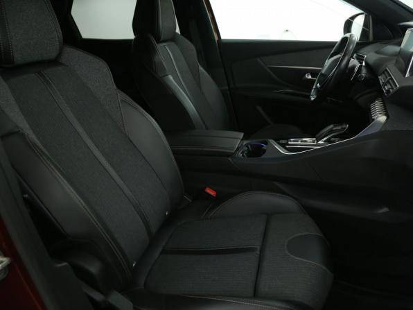 Peugeot 3008 II с пробегом 2018 года, цена 1 885 000 рублей, 115000 км, внедорожник, Автокод Объявления