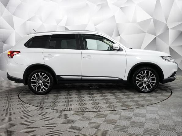 Mitsubishi Outlander III Рестайлинг 2 с пробегом 2016 года, цена 1 790 000 рублей, 225300 км, внедорожник, Автокод Объявления