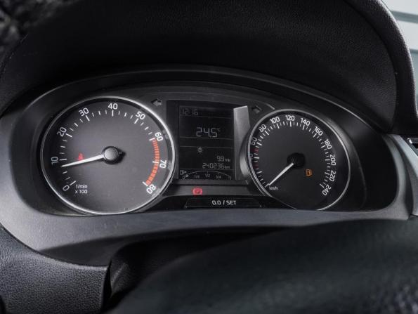 Skoda Rapid I с пробегом 2016 года, цена 969 000 рублей, 240236 км, лифтбек, Автокод Объявления