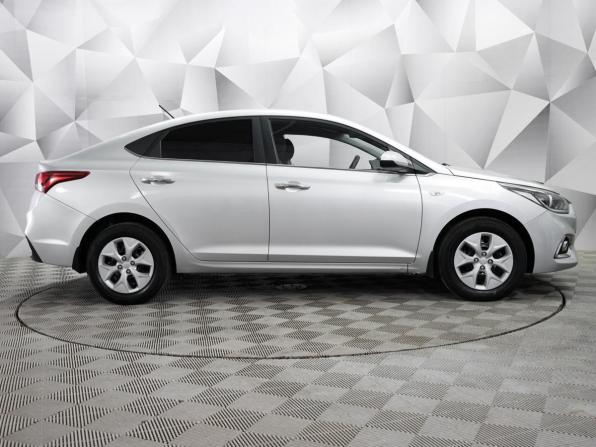 Hyundai Solaris II с пробегом 2018 года, цена 1 295 000 рублей, 114715 км, седан, Автокод Объявления