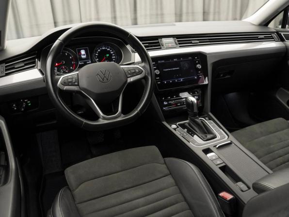 Volkswagen Passat B8 Рестайлинг с пробегом 2021 года, цена 2 450 000 рублей, 102773 км, седан, Автокод Объявления