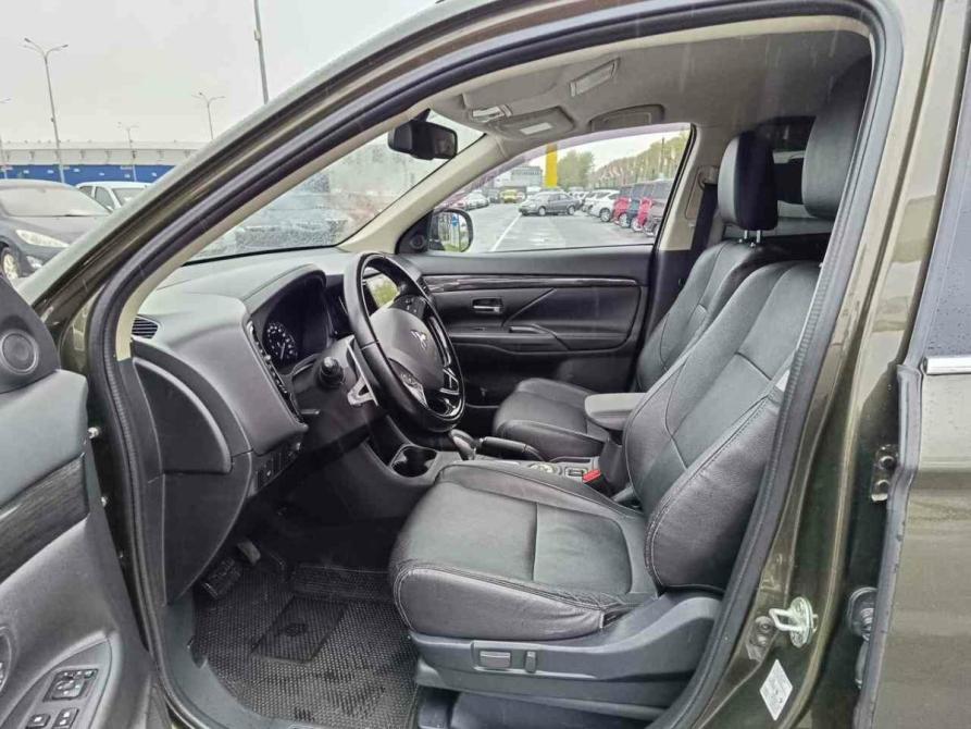 Mitsubishi Outlander III Рестайлинг 2 Тюмень  - изображение 9