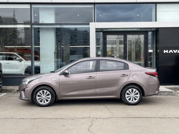 Kia Rio IV Рестайлинг с пробегом 2020 года, цена 1 359 000 рублей, 175002 км, седан, Автокод Объявления