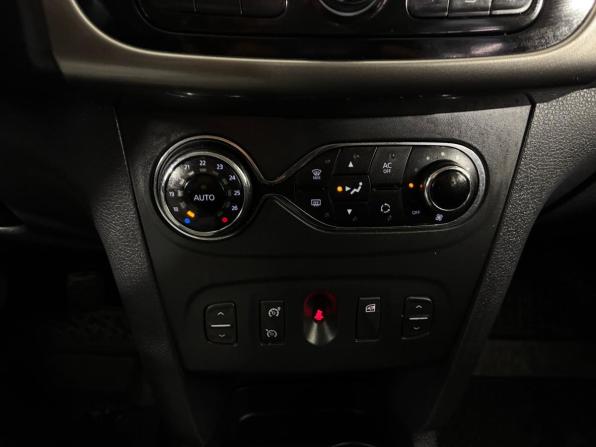 Renault Sandero II с пробегом 2015 года, цена 840 000 рублей, 151800 км, хэтчбек, Автокод Объявления