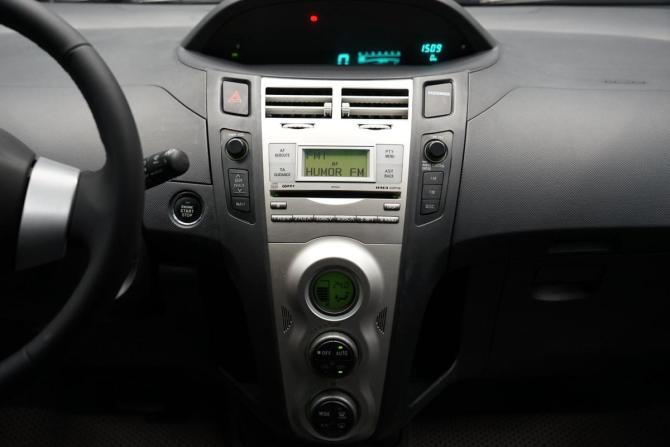 Toyota Yaris II с пробегом 2008 года, цена 664 000 рублей, 226457 км, хэтчбек, Автокод Объявления