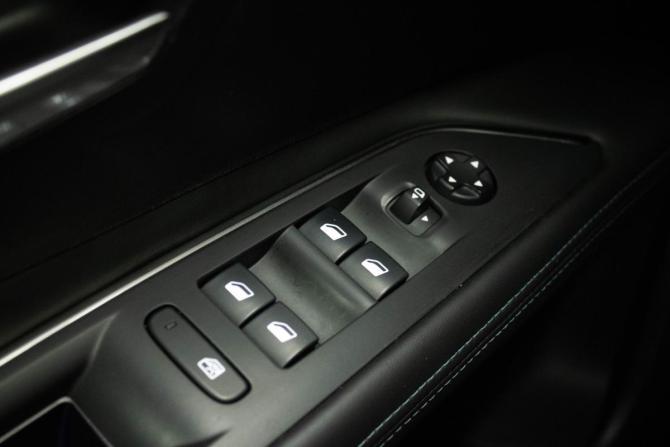 Peugeot 3008 II с пробегом 2018 года, цена 1 649 000 рублей, 157342 км, внедорожник, Автокод Объявления