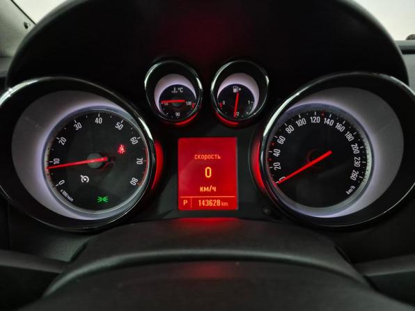 Opel Astra J Рестайлинг с пробегом 2014 года, цена 800 000 рублей, 143552 км, хэтчбек, Автокод Объявления