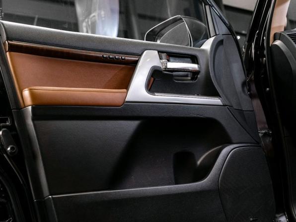 Toyota Land Cruiser 200 Series Рестайлинг 1 с пробегом 2014 года, цена 5 279 900 рублей, 180045 км, внедорожник, Автокод Объявления