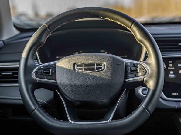 Geely Atlas Pro с пробегом 2023 года, цена 1 889 000 рублей, 98752 км, внедорожник, Автокод Объявления