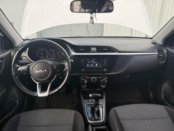 Kia Rio IV Рестайлинг с пробегом 2021 года, цена 1 350 000 рублей, 135168 км, седан, Автокод Объявления