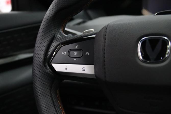 Changan UNI-V I с пробегом 2023 года, цена 2 285 850 рублей, 10774 км, лифтбек, Автокод Объявления