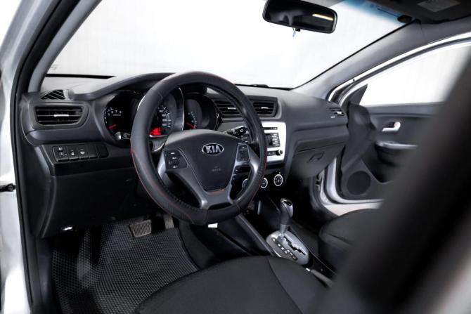 Kia Rio III Рестайлинг с пробегом 2017 года, цена 909 000 рублей, 95897 км, хэтчбек, Автокод Объявления