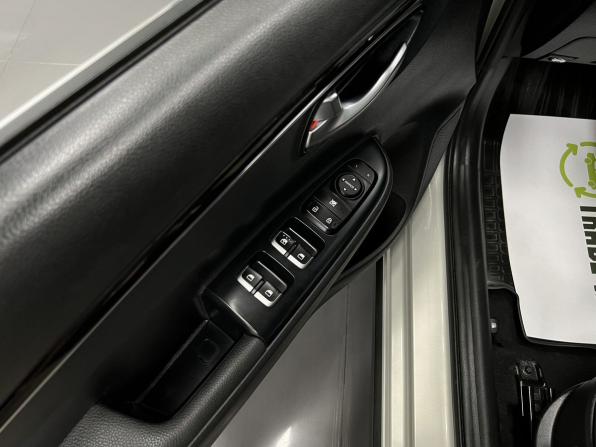 Kia Rio IV с пробегом 2018 года, цена 1 645 000 рублей, 100440 км, хэтчбек, Автокод Объявления