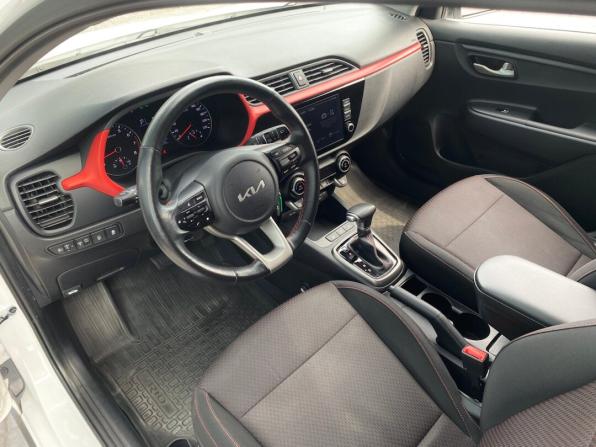 Kia Rio IV Рестайлинг с пробегом 2021 года, цена 1 749 000 рублей, 72029 км, хэтчбек, Автокод Объявления