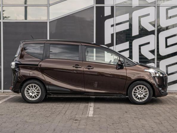 Toyota Sienta II с пробегом 2018 года, цена 1 330 000 рублей, 100629 км, компактвэн, Автокод Объявления