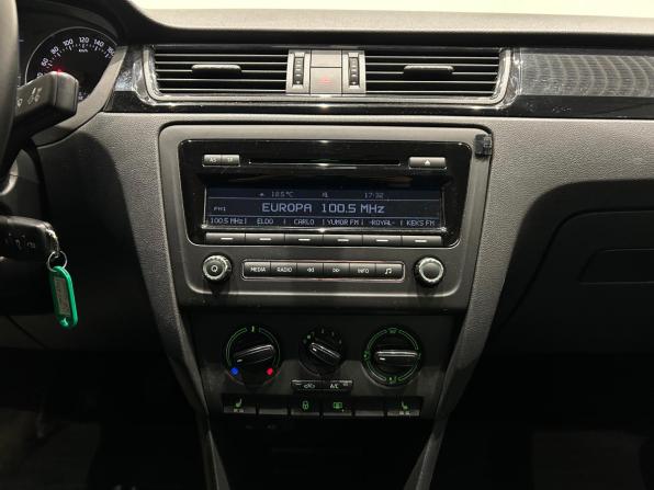 Skoda Rapid I с пробегом 2015 года, цена 859 000 рублей, 139817 км, лифтбек, Автокод Объявления