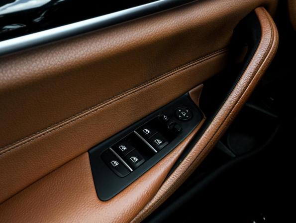 BMW 5 серии VII (G30/G31/G38) с пробегом 2017 года, цена 2 599 000 рублей, 118008 км, седан, Автокод Объявления