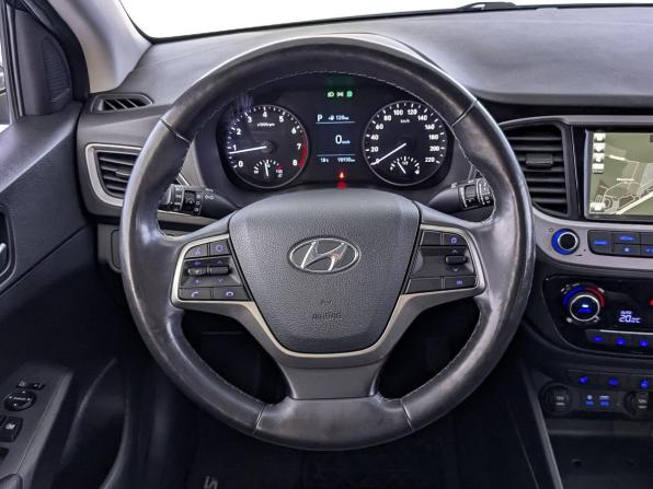 Hyundai Solaris II с пробегом 2017 года, цена 1 290 000 рублей, 98266 км, седан, Автокод Объявления