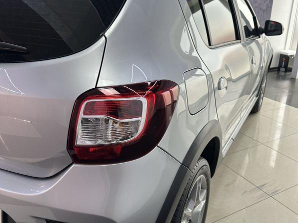 Renault Sandero II Рестайлинг с пробегом 2021 года, цена 1 299 000 рублей, 71347 км, хэтчбек, Автокод Объявления