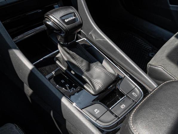 Skoda Karoq I с пробегом 2021 года, цена 2 445 000 рублей, 76092 км, внедорожник, Автокод Объявления