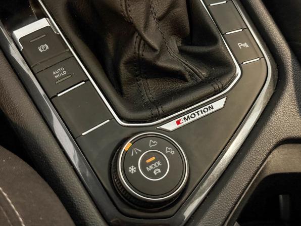 Volkswagen Tiguan II Рестайлинг с пробегом 2021 года, цена 3 377 000 рублей, 55519 км, внедорожник, Автокод Объявления