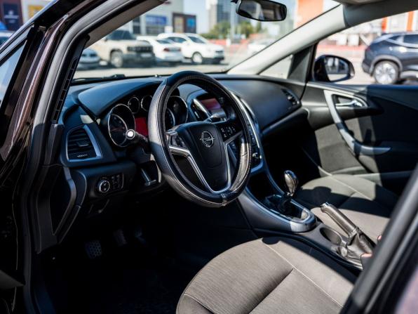 Opel Astra J Рестайлинг с пробегом 2013 года, цена 860 000 рублей, 253495 км, седан, Автокод Объявления