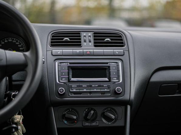 Volkswagen Polo V с пробегом 2014 года, цена 880 000 рублей, 79978 км, седан, Автокод Объявления
