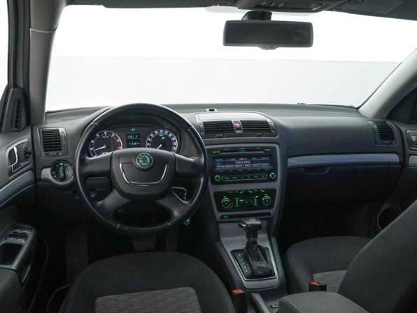 Skoda Octavia II (A5) Рестайлинг с пробегом 2012 года, цена 899 999 рублей, 163747 км, лифтбек, Автокод Объявления