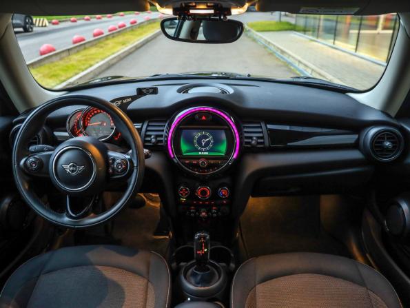 Mini Hatch III (F55/F56) Рестайлинг с пробегом 2019 года, цена 2 263 777 рублей, 34535 км, хэтчбек, Автокод Объявления