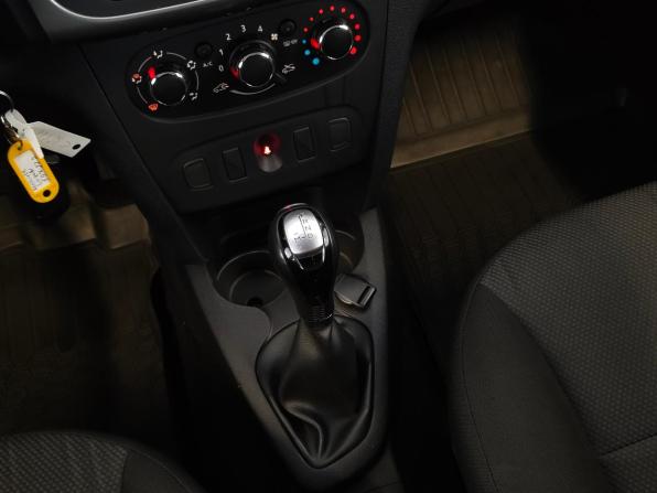 Renault Logan II Рестайлинг с пробегом 2019 года, цена 950 000 рублей, 125690 км, седан, Автокод Объявления