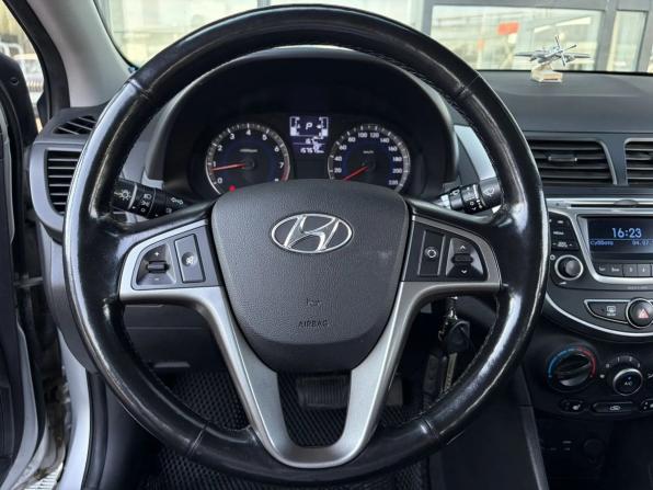 Hyundai Solaris I Рестайлинг с пробегом 2015 года, цена 1 020 000 рублей, 157575 км, седан, Автокод Объявления