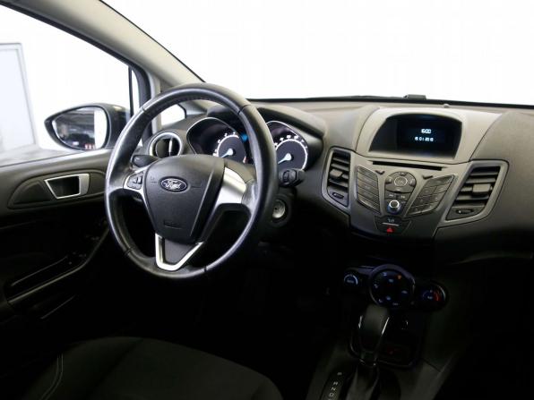 Ford Fiesta Mk6 Рестайлинг с пробегом 2018 года, цена 980 000 рублей, 87352 км, хэтчбек, Автокод Объявления
