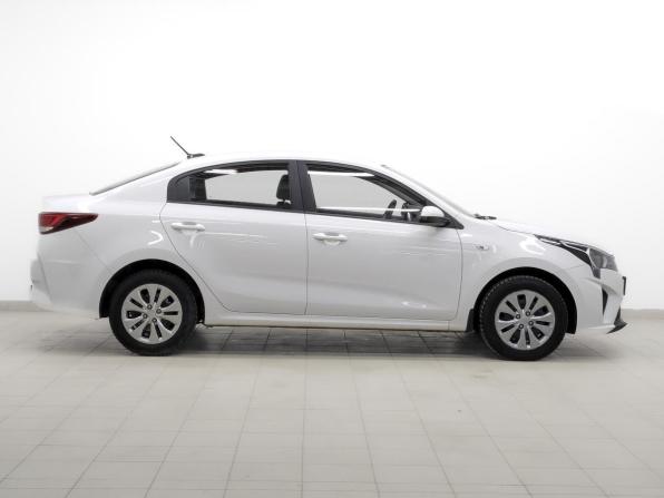 Kia Rio IV Рестайлинг с пробегом 2021 года, цена 1 625 000 рублей, 97751 км, седан, Автокод Объявления