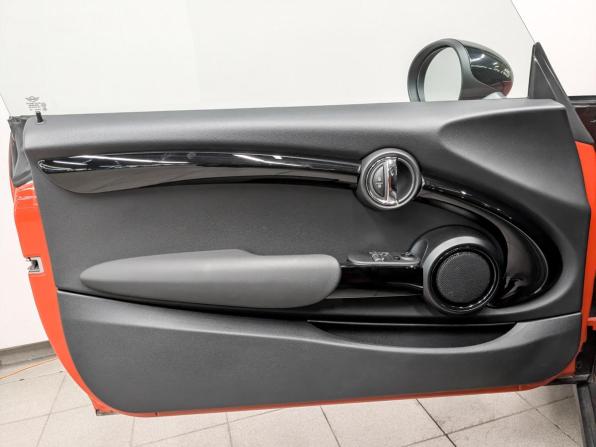 Mini Hatch III (F55/F56) Рестайлинг с пробегом 2019 года, цена 1 915 000 рублей, 42925 км, хэтчбек, Автокод Объявления