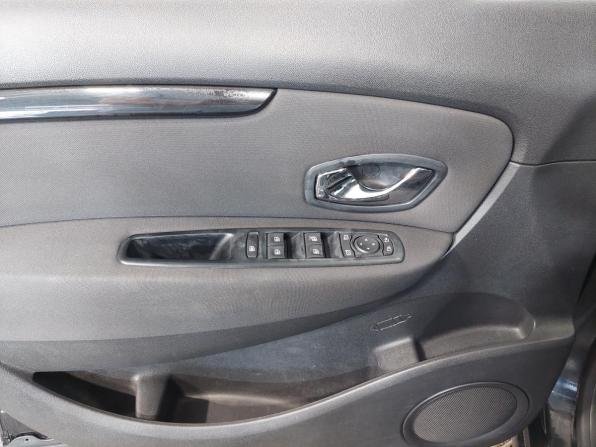 Renault Scenic III Рестайлинг 2 с пробегом 2013 года, цена 750 000 рублей, 395000 км, минивэн, Автокод Объявления
