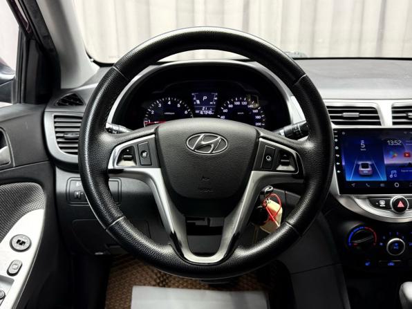 Hyundai Solaris I с пробегом 2013 года, цена 859 000 рублей, 167347 км, седан, Автокод Объявления