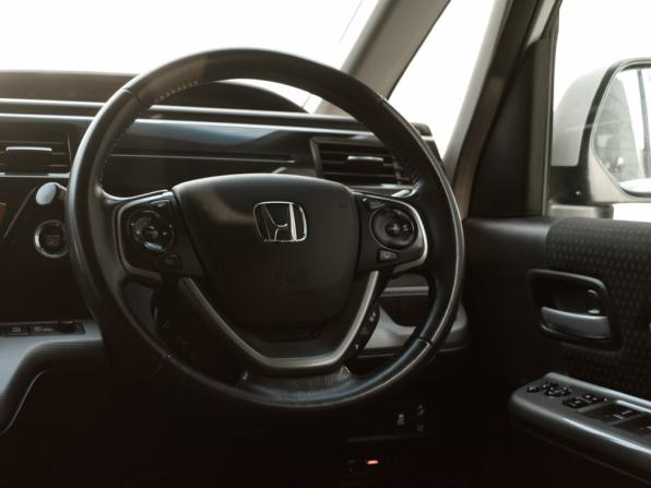 Honda Stepwgn V Рестайлинг с пробегом 2019 года, цена 2 190 000 рублей, 125795 км, минивэн, Автокод Объявления