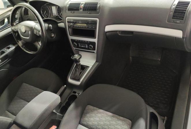 Skoda Octavia II (A5) Рестайлинг с пробегом 2009 года, цена 575 000 рублей, 214270 км, лифтбек, Автокод Объявления
