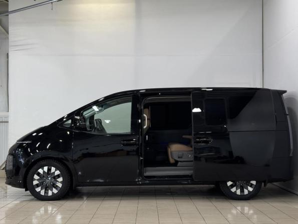 Hyundai Staria I с пробегом 2024 года, цена 6 720 000 рублей, 68813 км, минивэн, Автокод Объявления